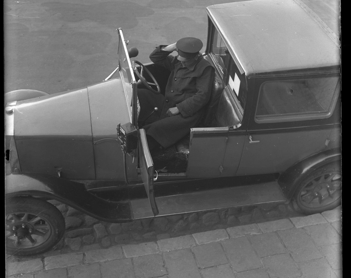 Száz éve indultak el Szegeden az első "autótaxik"