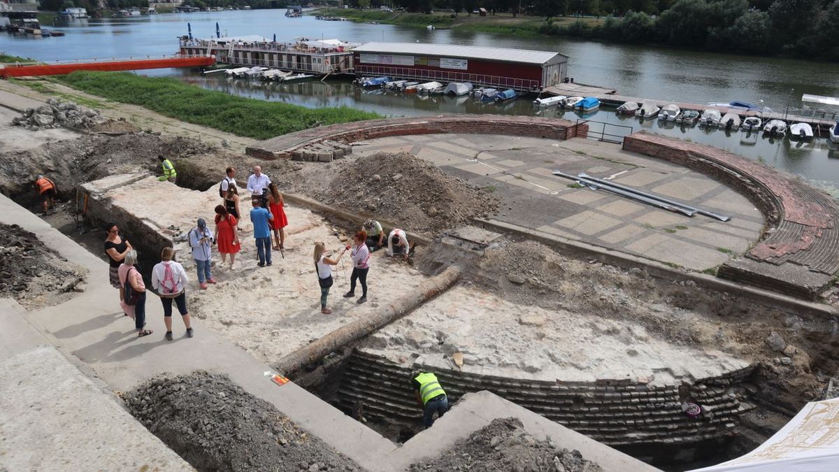 Nyáron, a régészeti munkálatok már előrevetítették, hogy most talán megváltozik a belvárosi Tisza-part 