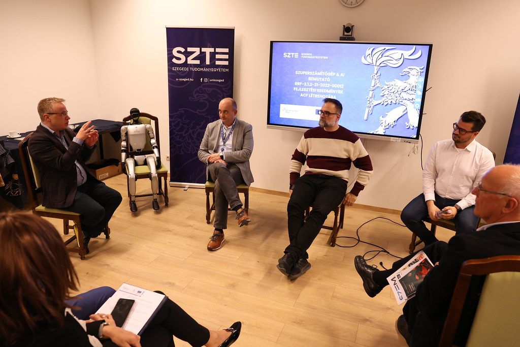 Új szuperszámítógépet avattak az SZTE-n, amely a mesterséges intelligencia kutatás új korszakát nyitja meg. (Fotó: SZTE/Bobkó Anna)