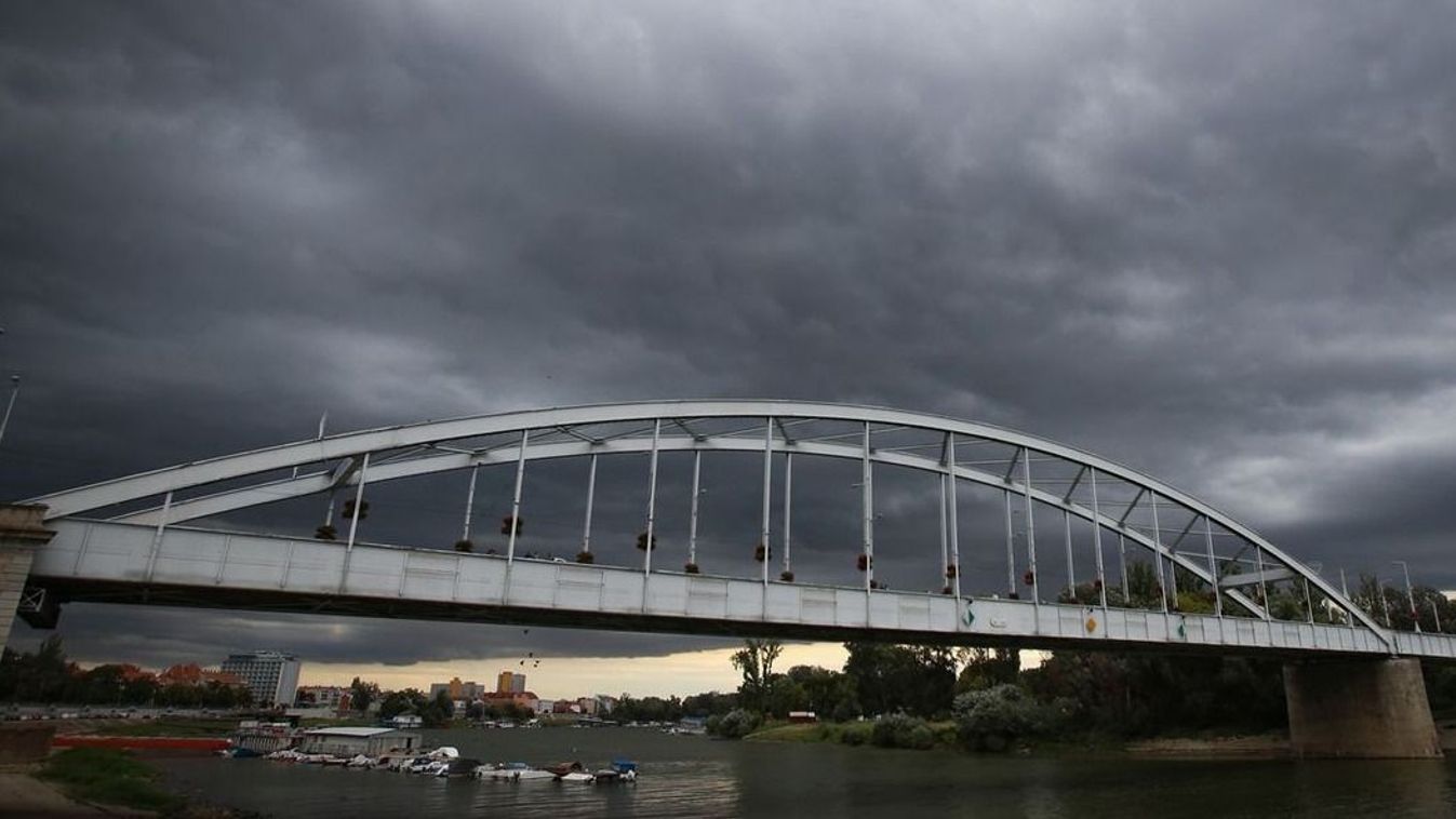 Szürke fellegek uralják az eget Szeged felett kedden +videó