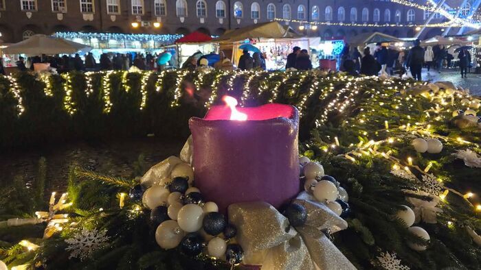 Fellobbant a remény lángja a Dóm téren +fotók +videó