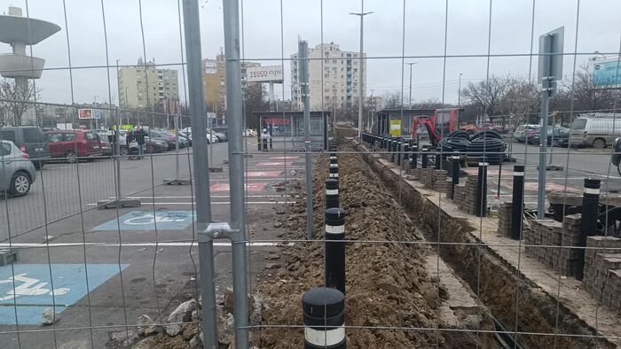 Feszültséget hozott a Teslatöltő építése Szegeden +fotók +videó