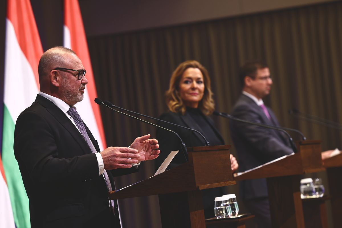 Lantos Csaba a csütörtöki Kormányinfón elárulta a januári rezsistop részleteit. (Fotó: Kurucz Árpád)