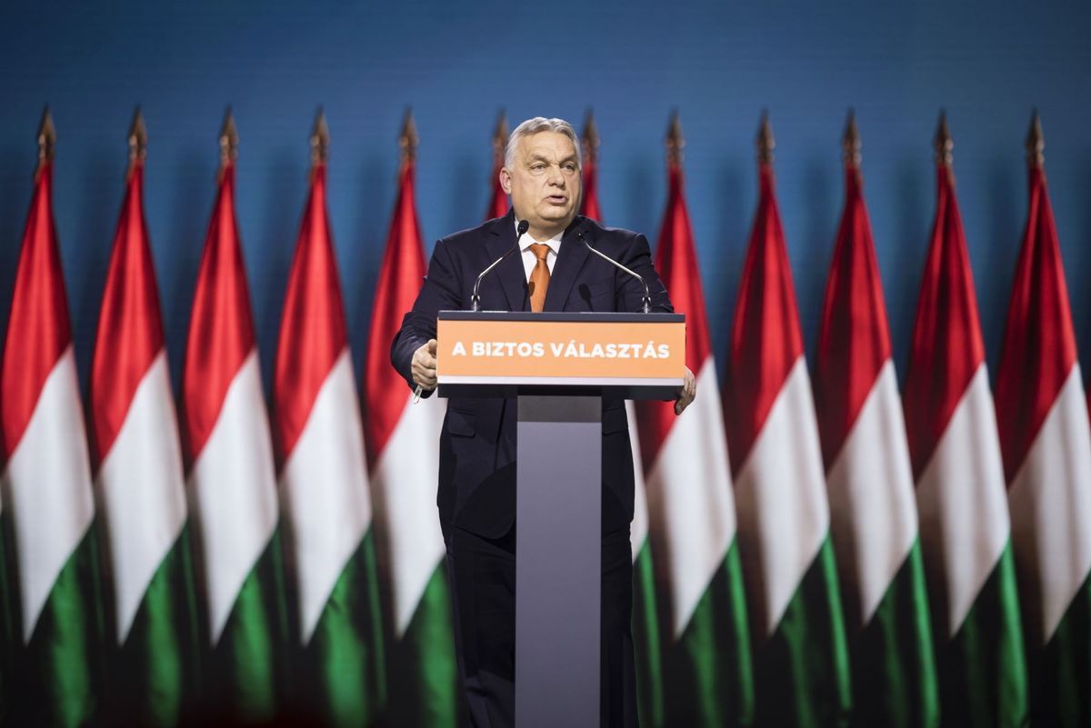 Orbán Viktor nem engedi, hogy háborúba vigyék Magyarországot. (Fotó: MTI)
