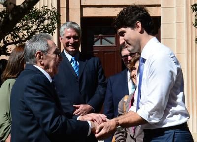 Justin Trudeau és Raul Castró. (Fotó: Sean Kilpatrick)