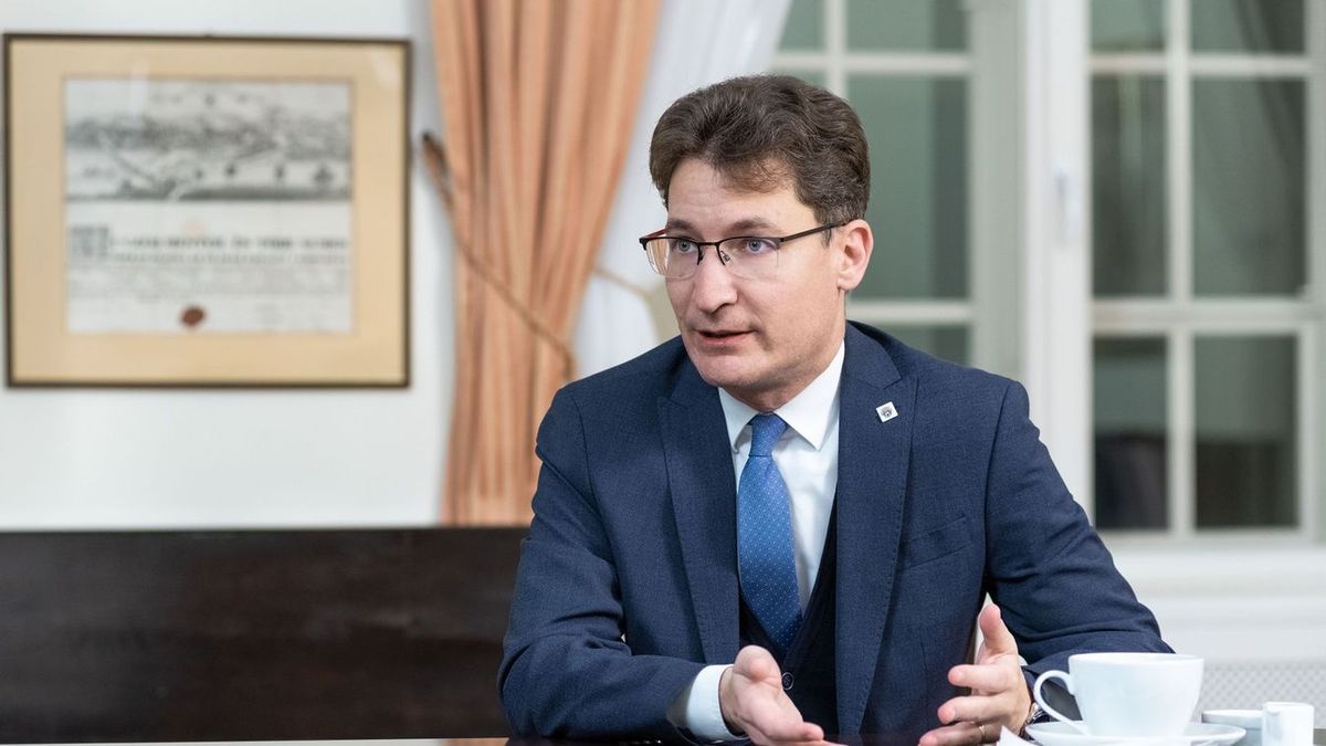 Botka László kijelentéseire Cser-Palkovics András reagált, úgy véli a szegedi polgármester egyoldalúan tájékoztat