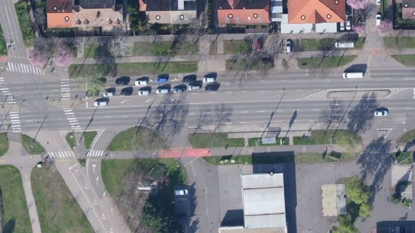 Megtévesztő sávkiosztás és buszmegálló okoz konfliktust Szegeden