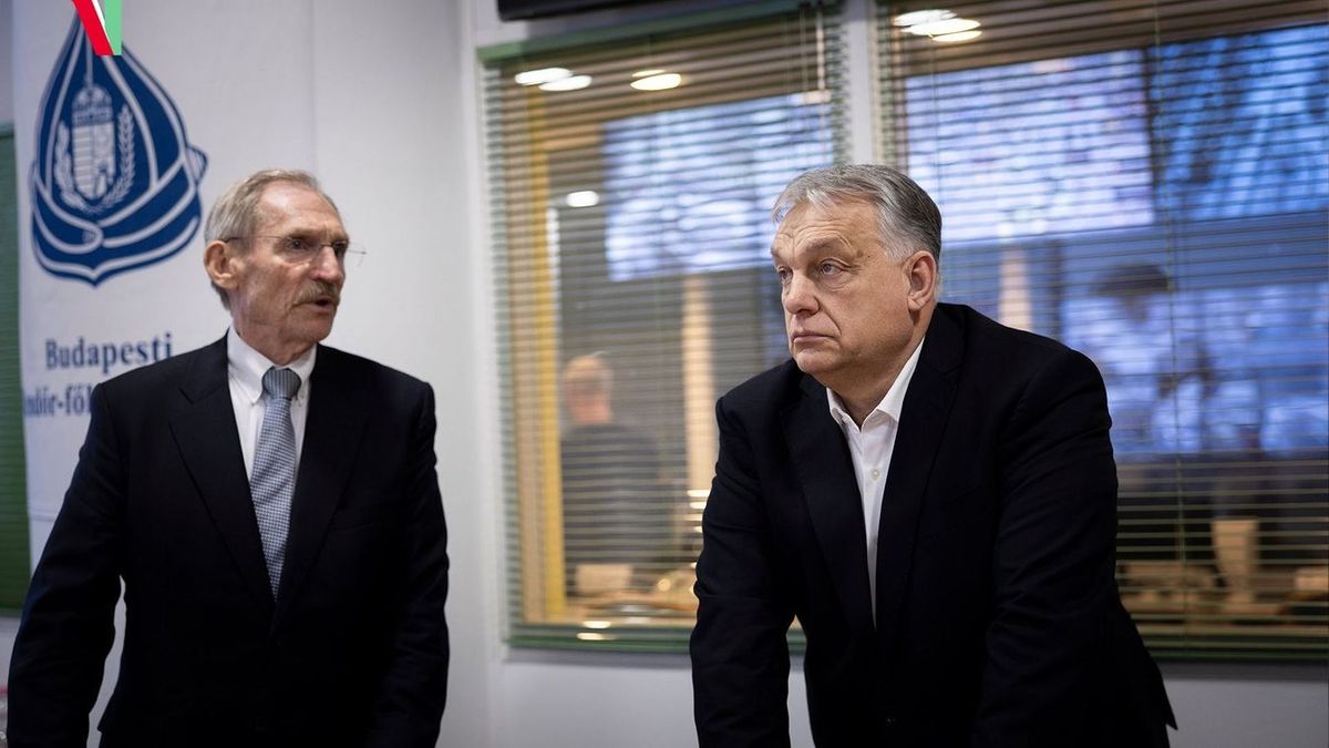 Telefonon egyeztetett Pintér Sándor belügyminiszterrel Orbán Viktor miniszterelnök. (Fotó: Facebook)