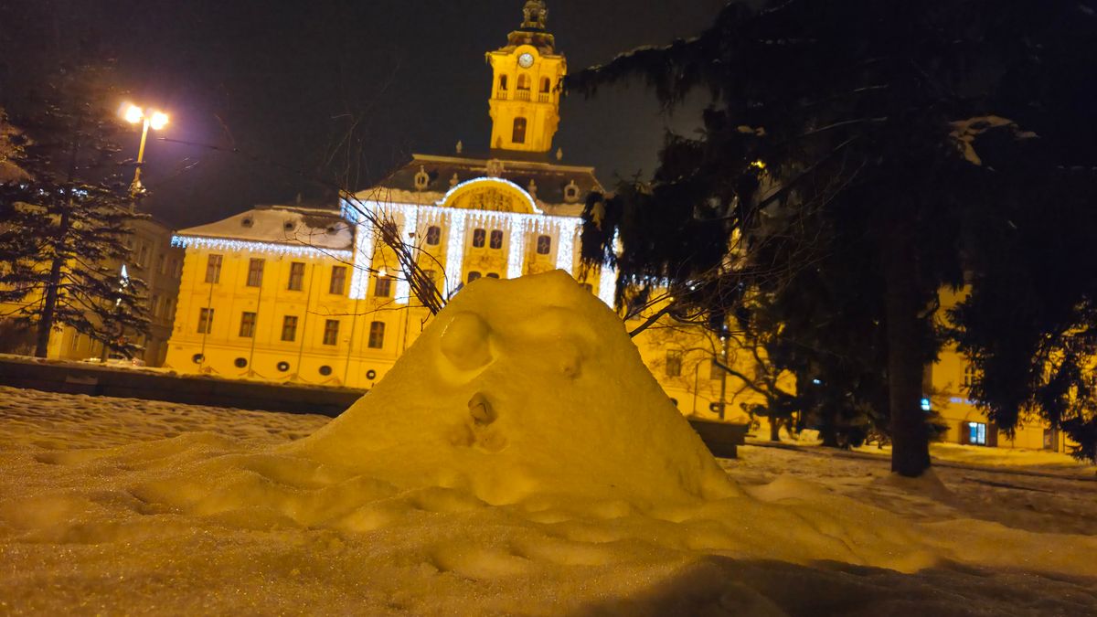 A Széchenyi téren is sok kreatív hóember felbukkant idén. (Fotó: SzegedMA)
