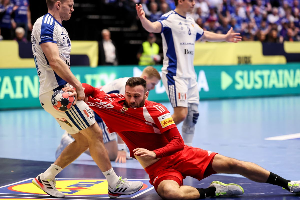 Rengeteg szabálytalanság, és két piroslap tarkította a mérkőzés második félidejét