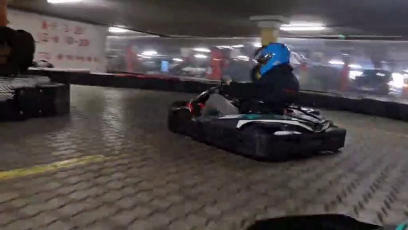 Szintet lépett a száguldás: teljesen megújult a Plázában a gokart pálya +videó