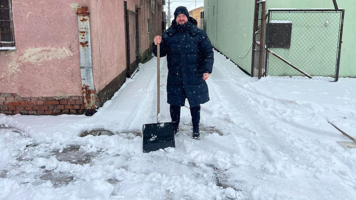 Rég nem látott havazás érkezett, kiderült, hogyan küzdettek meg a dorozsmaiak a hóhelyzettel. (Fotó: Facebook / Ruzsa Roland)