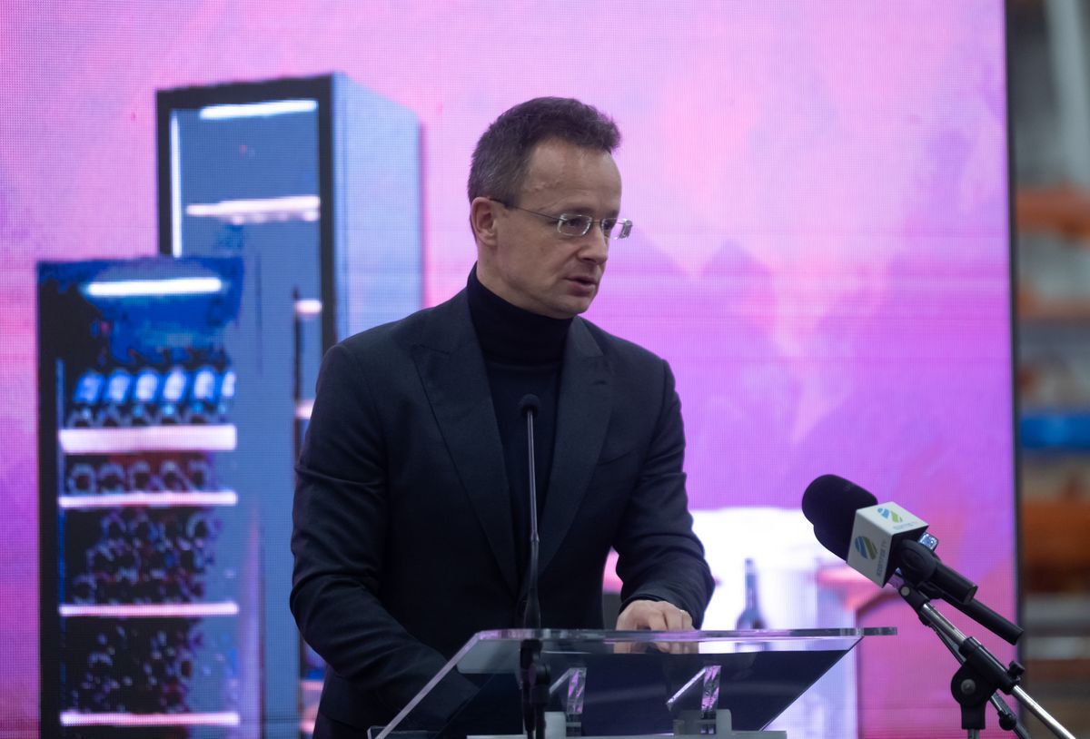 Új fejlesztésekről és munkahelyteremtésről beszélt Szijjártó Péter Szatymazon
