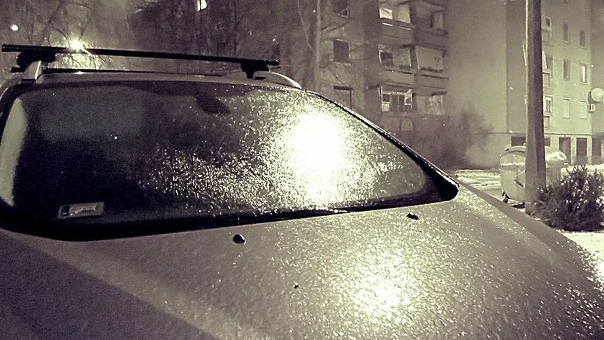 Bár visszavonták a riasztást, a csúszásveszély még nem múlt el. (Fotó: SzegedMA)