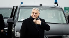 Személyesen Orbán Viktor vitte ki az első nemzeti petíciót +videó