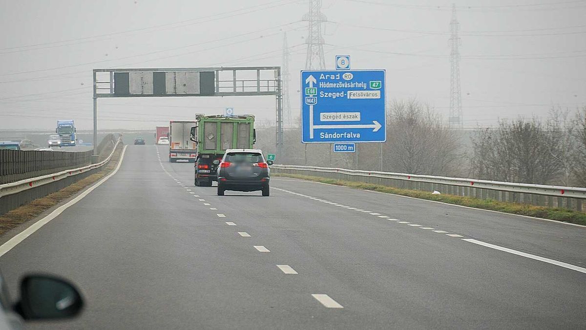 Január végén minden tavalyi éves autópálya matrica érvényét veszti. (Fotó: Délmagyar)