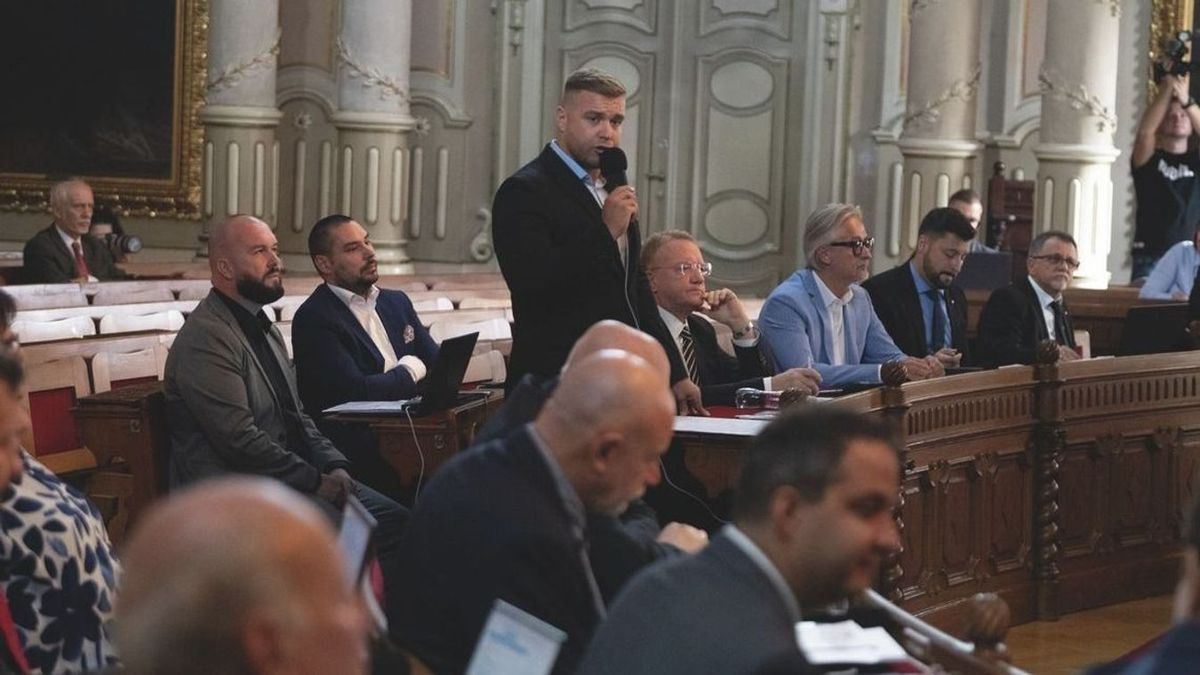 Farkas Levente szerint 20% pluszt érdemelnek az önkormányzati dolgozók. (Fotó: Délmagyar)