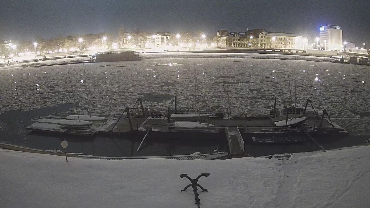 A Szegedi Vitorláskikötő előtt állt be a Tisza. (Fotó: képernyőkép)