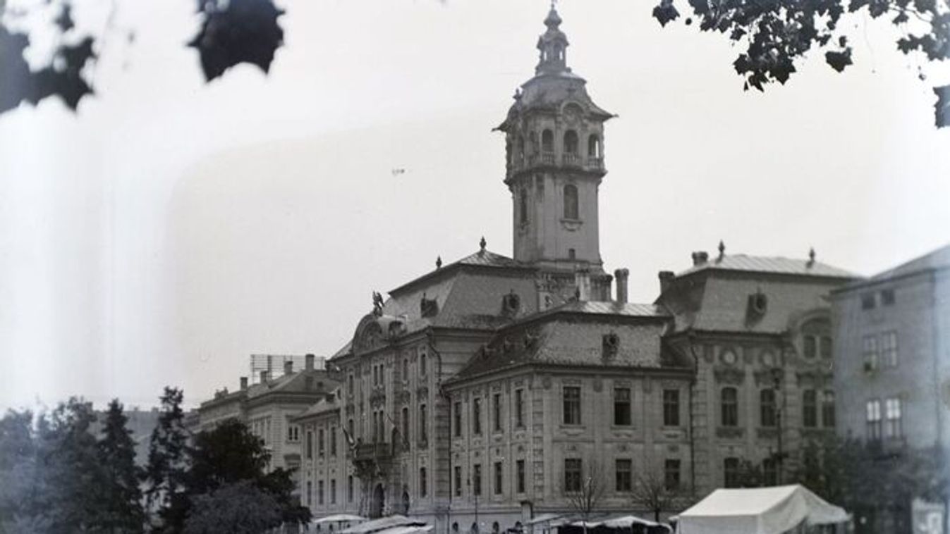 100 éve Szeged: amikor fegyverekkel vonultak a városházára