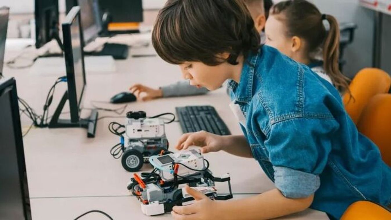 Nemzetközi esély a szegedi diákoknak a robotikában
