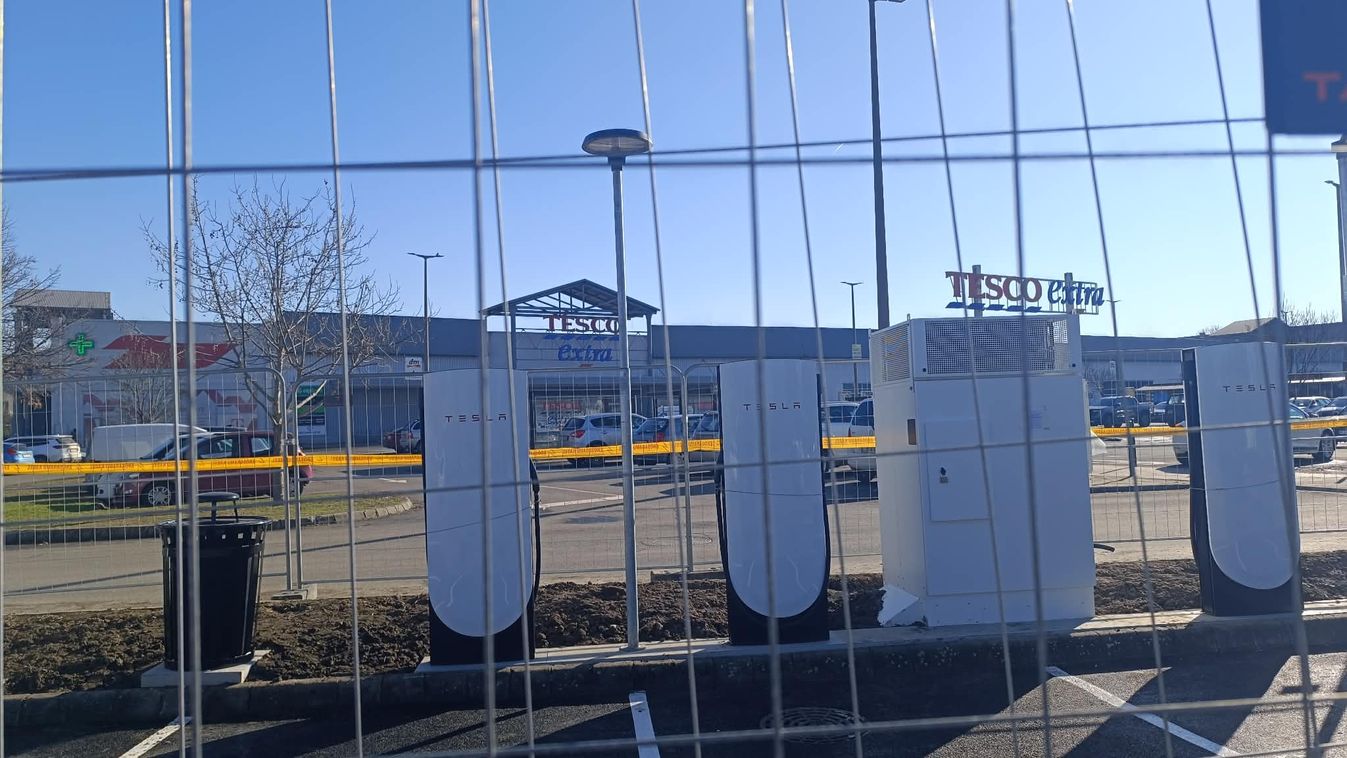 Új Tesla Supercharger Szegeden: így áll most a rókusi helyszín +fotók