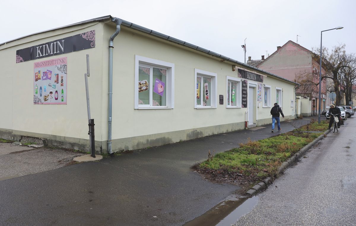 A hatósági zár miatt egy újabb bezárt üzlet fogadja a szegedieket. (Fotó: Délmagyar)