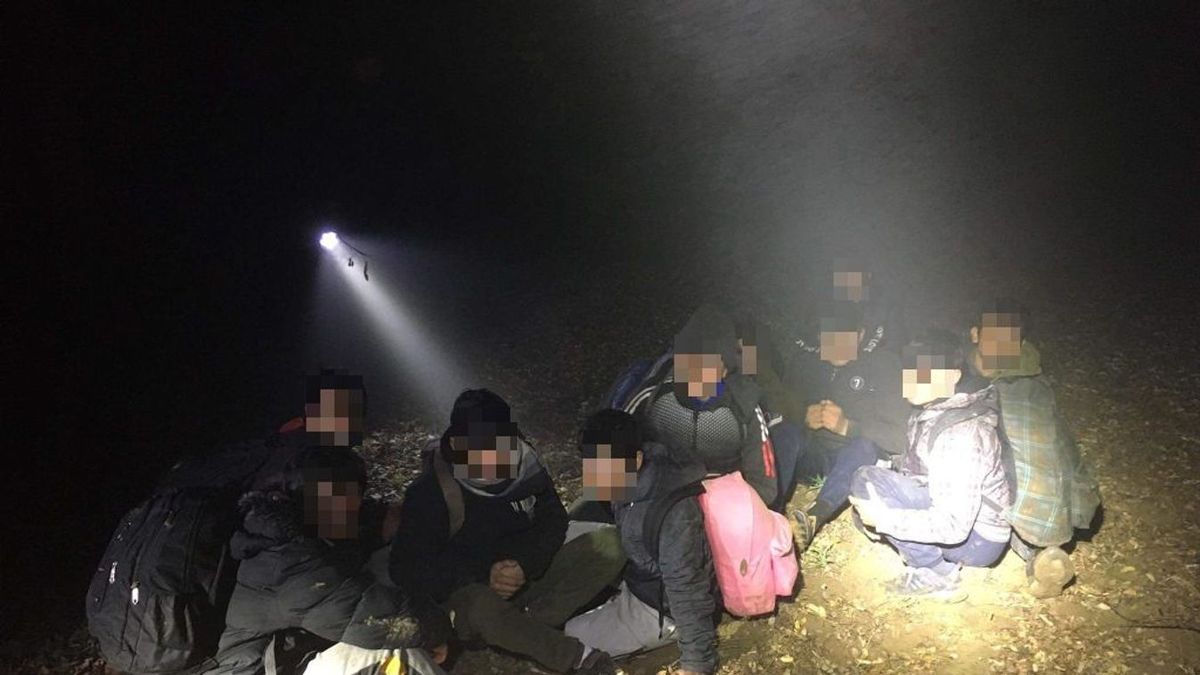 A töltés mentén afgán migránsok próbáltak bejutni. (Fotó: Illusztráció)