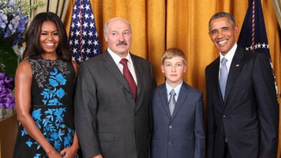 Barack Obama és felesége, valamint Aljakszandr Lukasenka és fia. (Fotó: Official White House Photo)