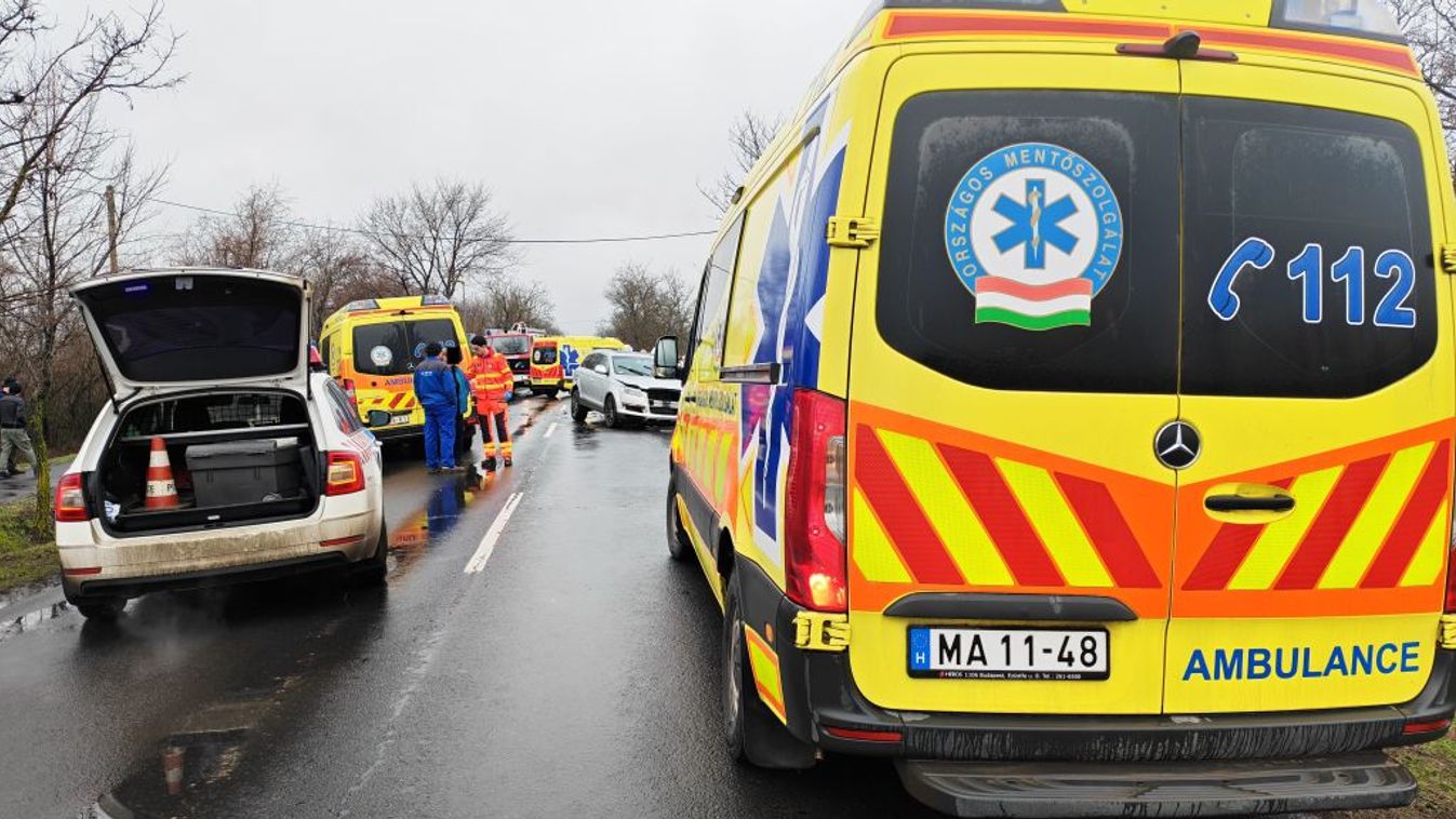 Frontális karambol Bordánynál, lezárták az útszakaszt