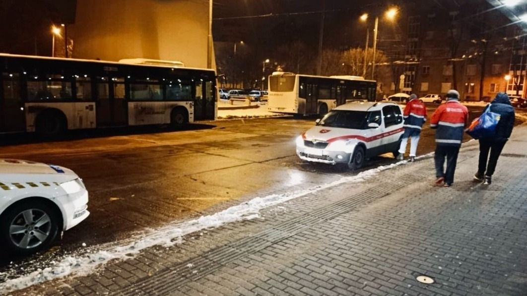 Az azonnali rendőrségi akcióval elkerülték a súlyos kihűlés állapotát. (Fotó: Facebook/Csongrád-Csanád vármegyei rendőrség)