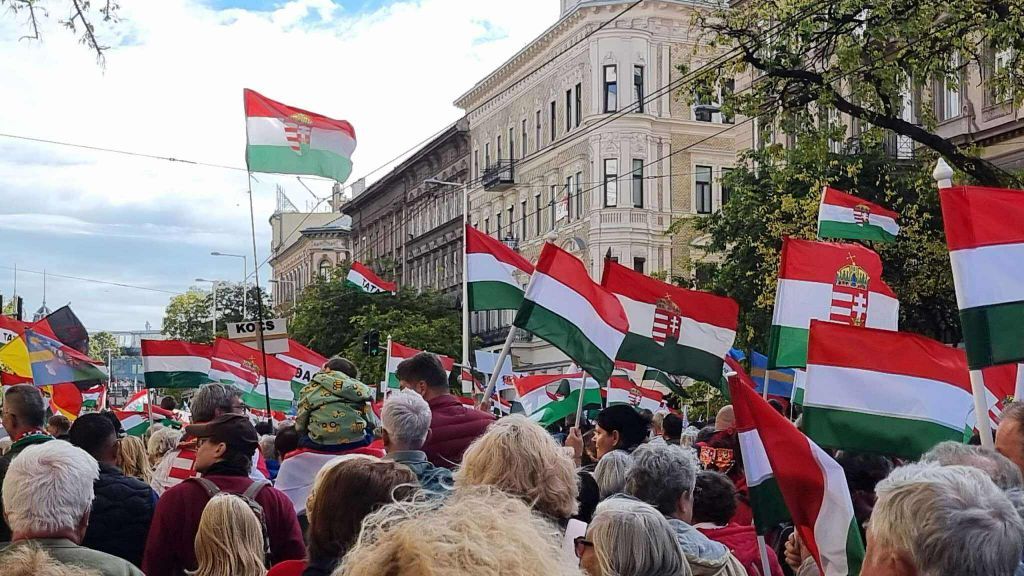 Októberben több százan képviselték Szegedet minden idők legnagyobb Békemenetén. (Fotó: SzegedMa)