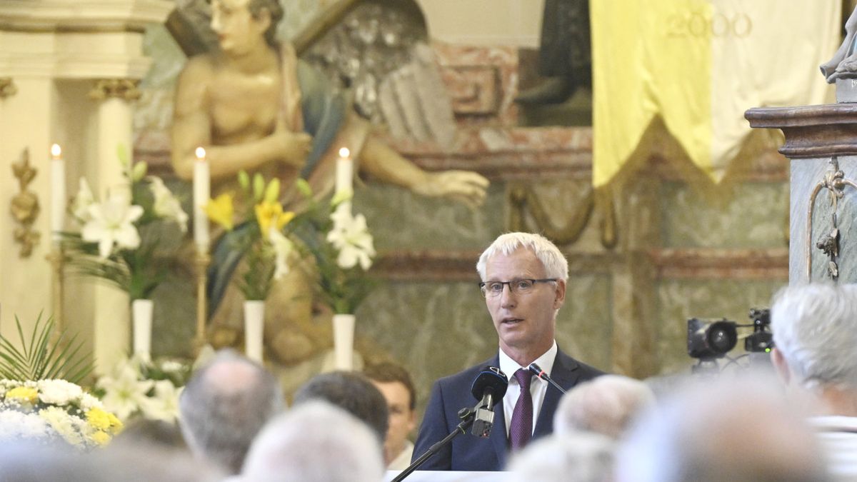 A Gál Ferenc Egyetemen jelentette be Soltész Miklós, hogy azonnali hatállyal a kétszeresére emelik a nemzetiségi pedagógus ösztöndíjakat. (Fotó: MTI)