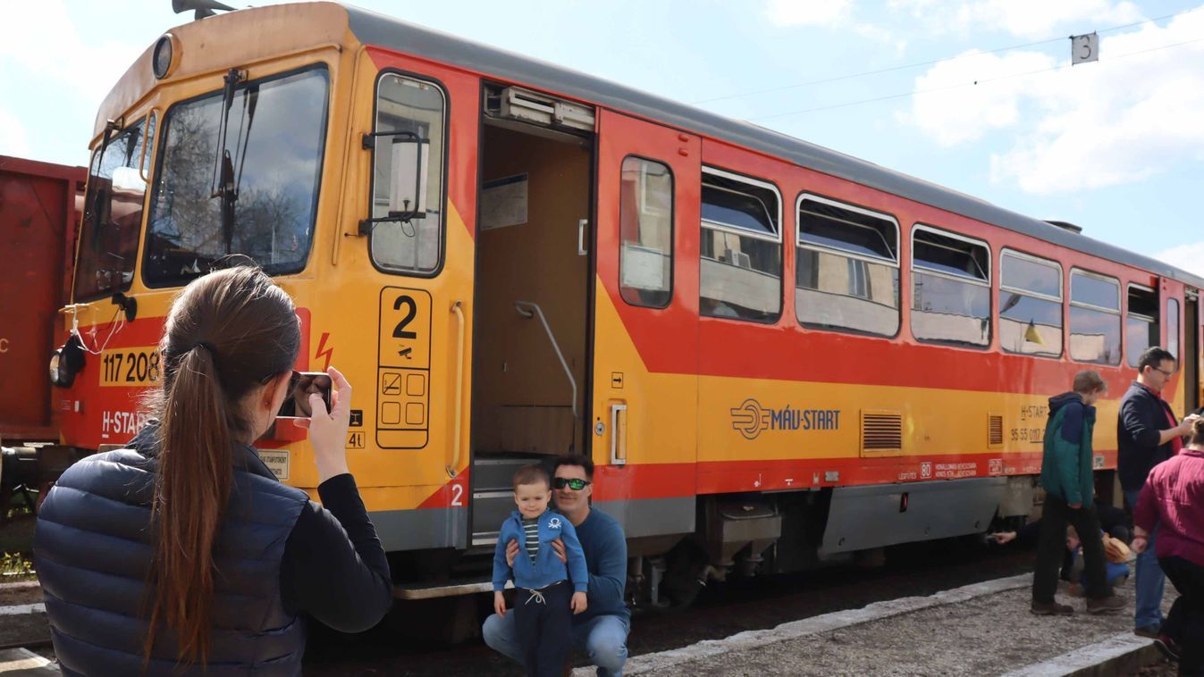 Retró hangulatban érkezik Szegedre József Attila Expressz