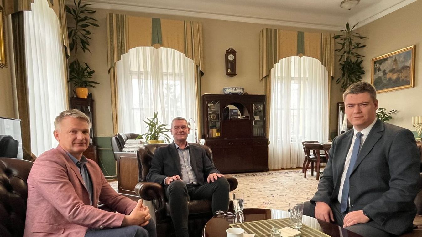 Botka László jó baloldaliként beállt a baloldali ellenzék mögé
