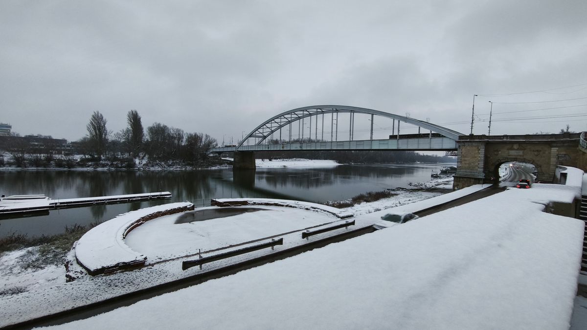 Rég nem látott hómennyiséget kapott Szeged. (Fotó: Tóth Norbert)