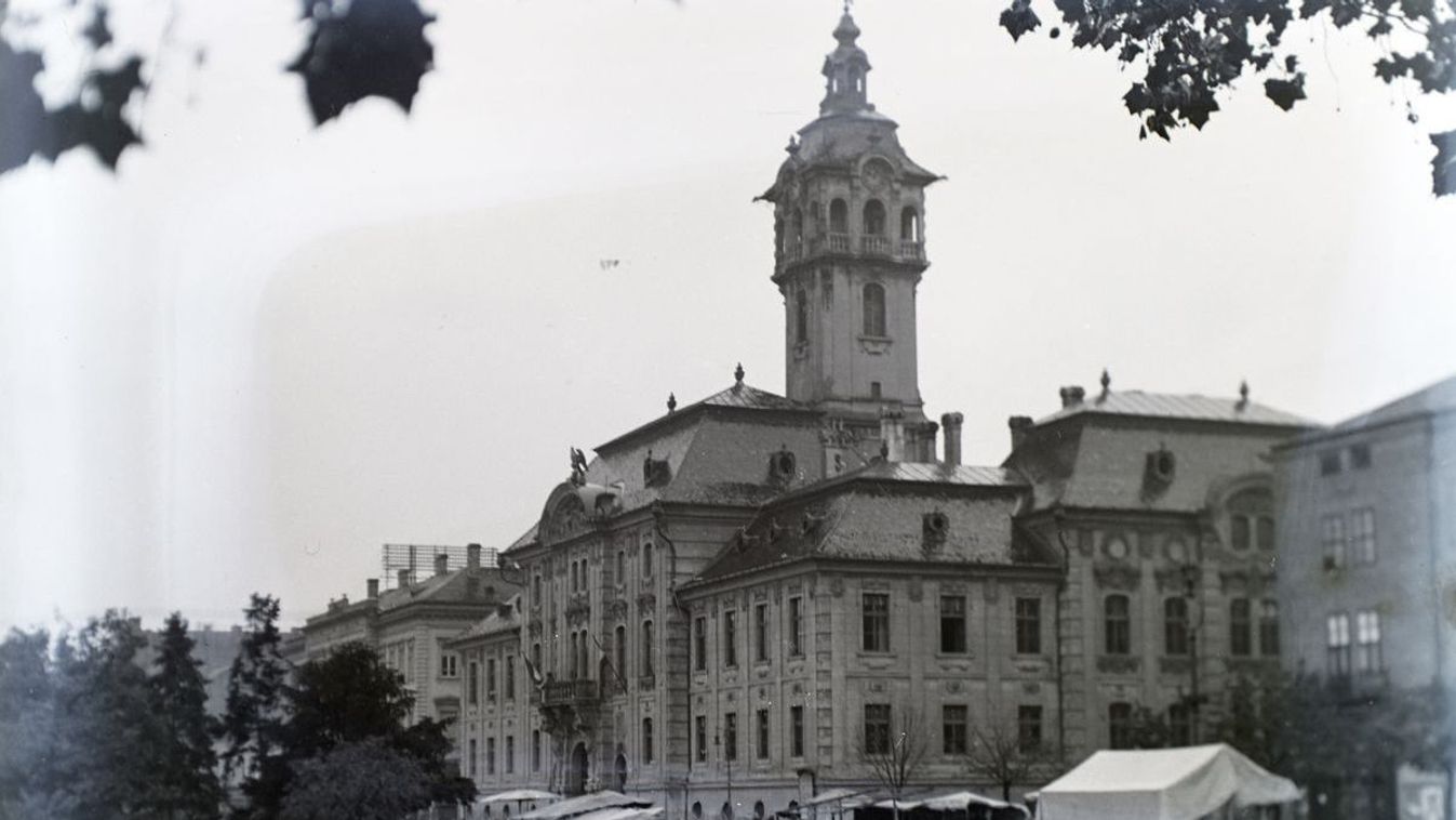 100 éve Szeged: amikor fegyverekkel vonultak a városházára