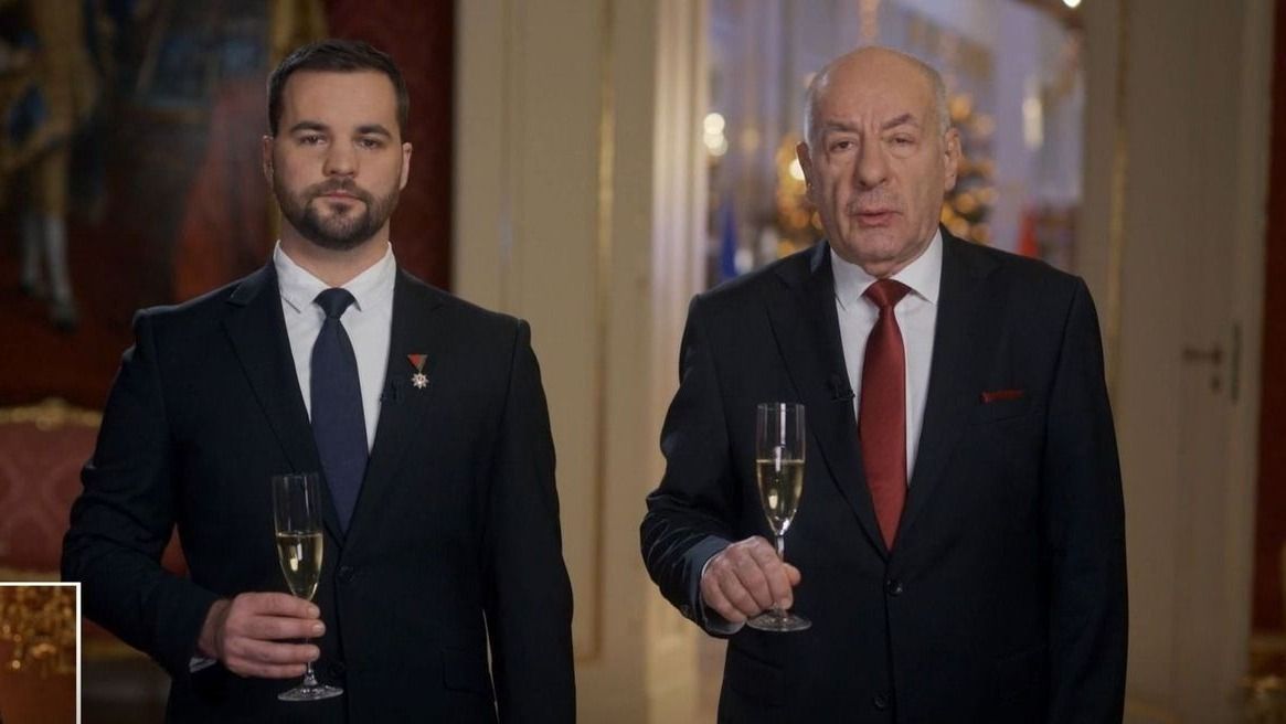 Sulyok Tamás és Kapu Tibor együtt köszöntötték az őj esztendőt. (Fotó: Képernyőkép)