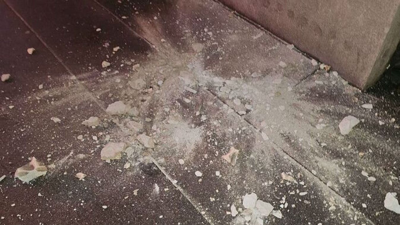Veszély a magasban: több helyen meglazult a homlokzat Szegeden