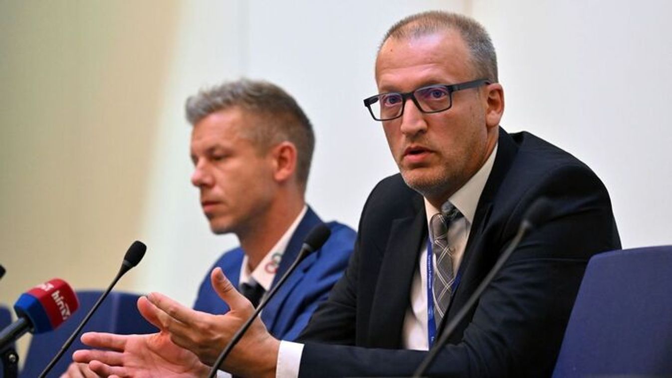 Túlárazó tankönyvkiadót szabadítana a közoktatásra Magyar Péter alelnöke