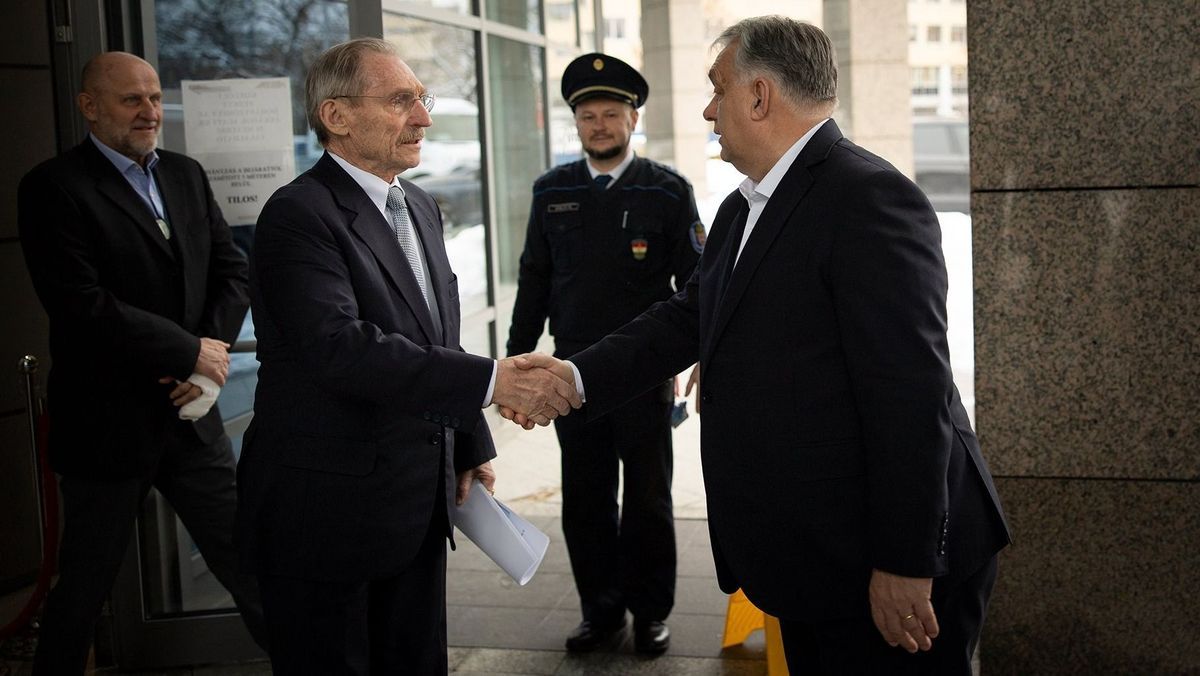 Orbán Viktor a hóhelyzetről egyeztetett Pintér Sándorral. (Forrás: Facebook)