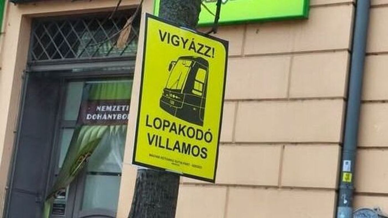 Különös tábla figyelmeztet a villamosokra a Somogyi utcában