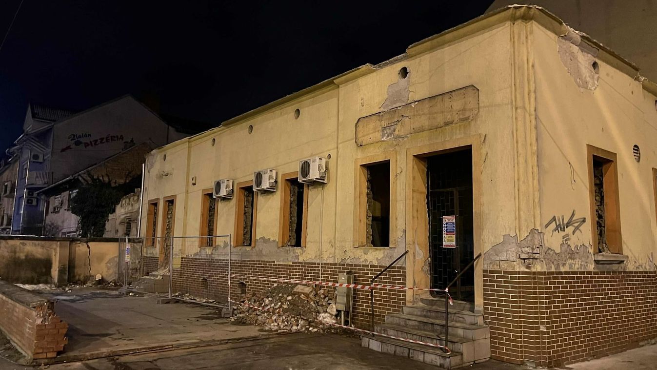 Villámgyorsan tűnik el a Rózsafa söröző: a tető már oda +fotók