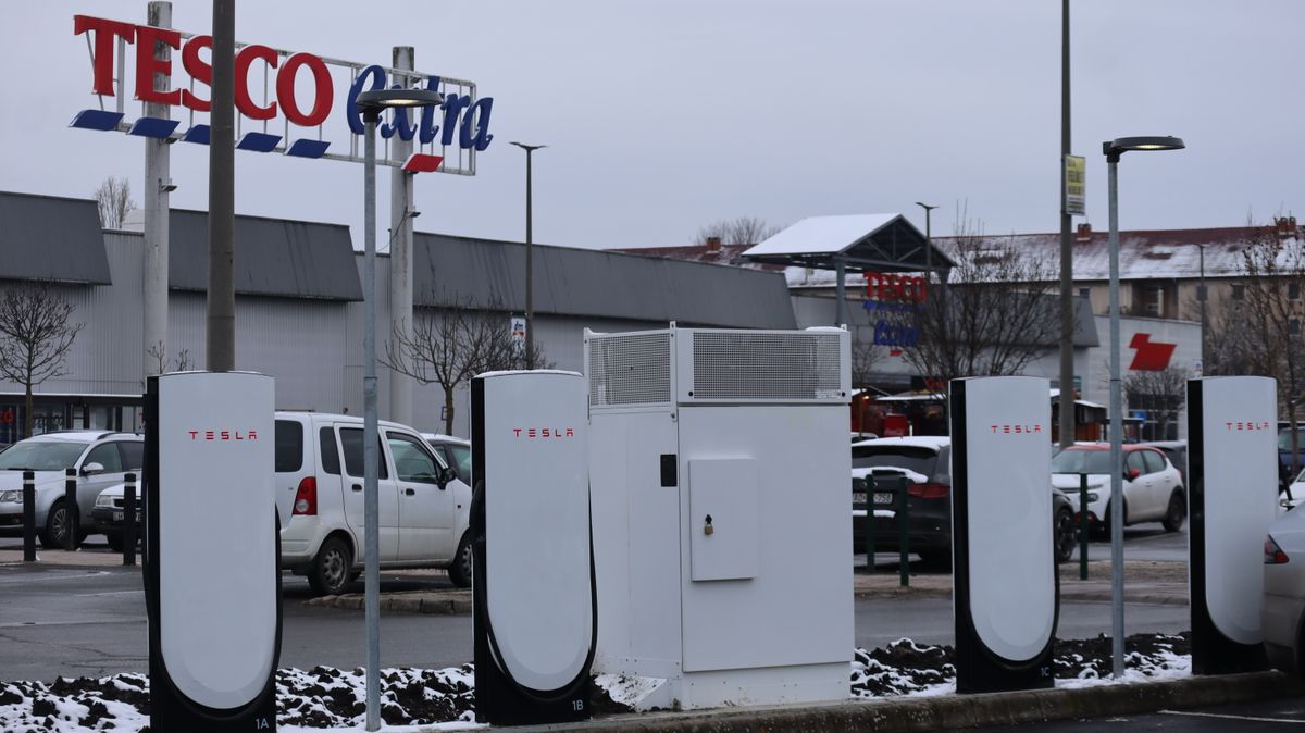Már használható Szeged második Tesla Supercharger töltőállomása. (Fotó: Tóth Norbert)
