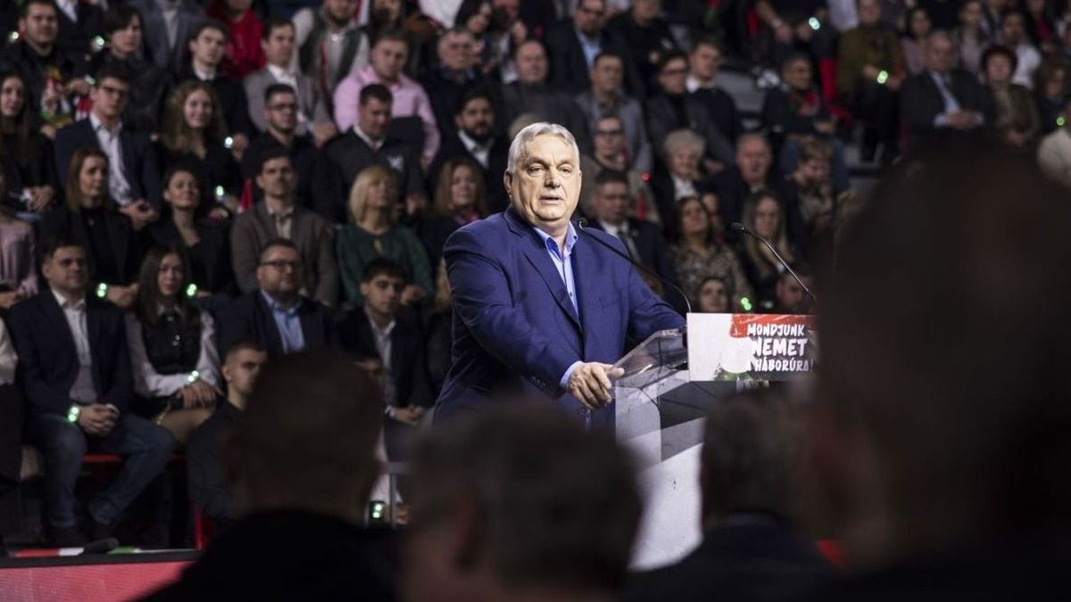Orbán Viktor ismertette a kormányülés döntését az ukrán kényszersorozókról. (Fotó: MTI)