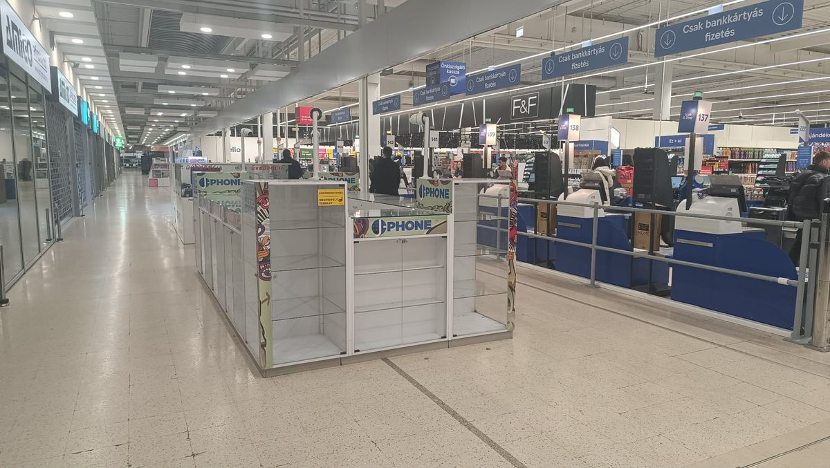 Folyamatosan változik Szegeden a Rókusi Tesco belső világa