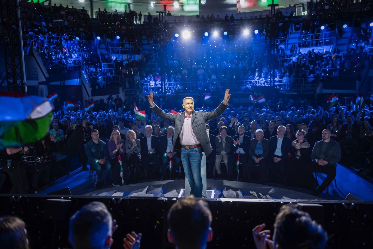 Lázár János úgy véli, hogy Orbán Viktor az egyedüli garancia, hogy Magyarország a viharos években is talpon marad.(Fotó: Facebook/Lázár János)