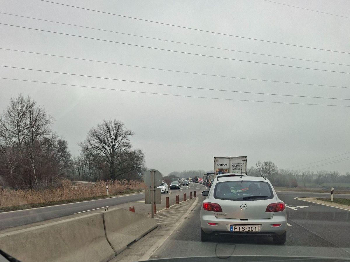 Jelentős torlódás nehezíti a közlekedést Szeged irányába
