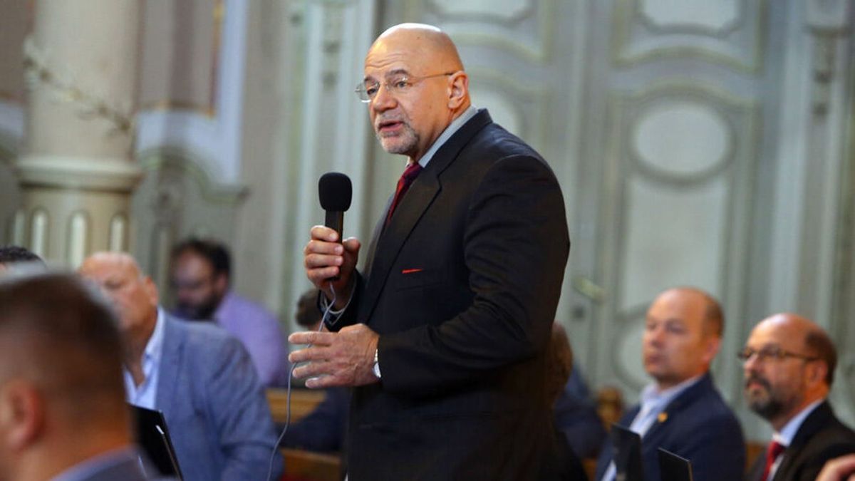 Binszki József várospolitikai alpolgármester beruházott egy motorcsónakra. (Fotó: Délmagyar)