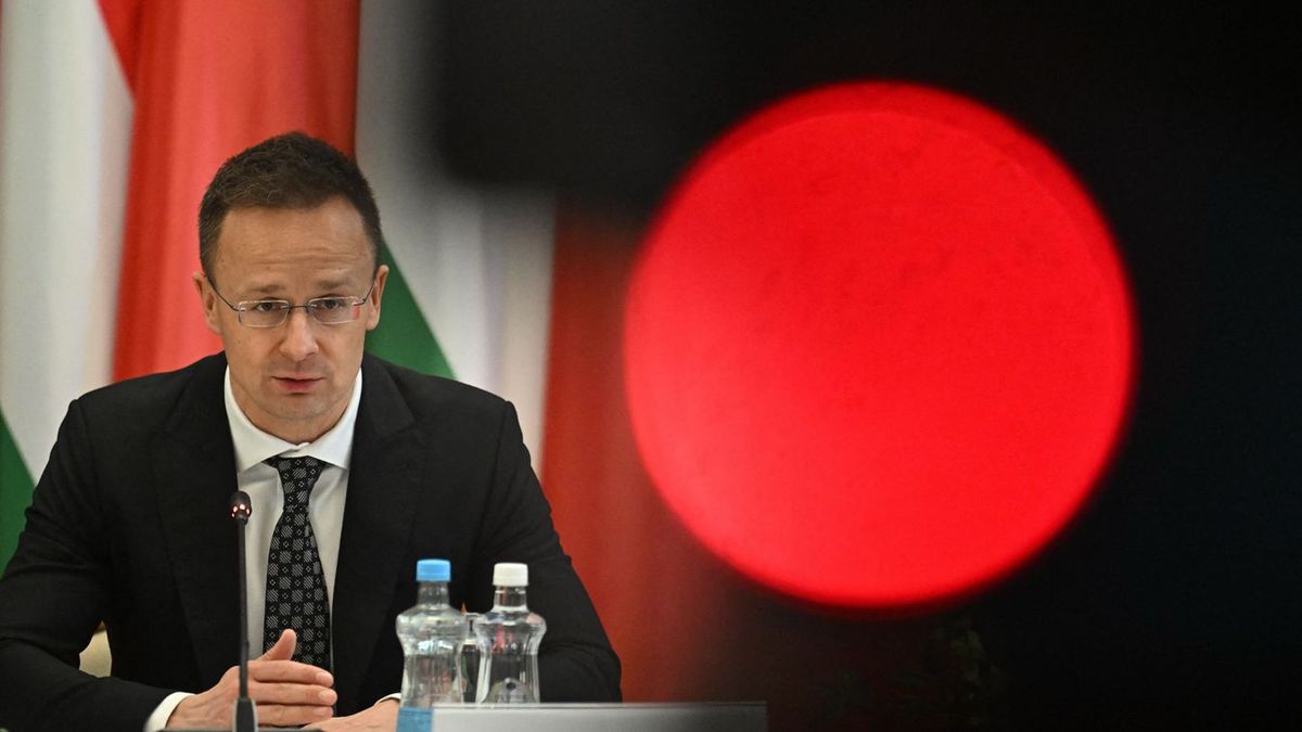 Szijjártó Péter bejelentette, hogy Magyarország leállítja a dízel üzemanyag szállítást Ukrajnának. Fotó: MTI