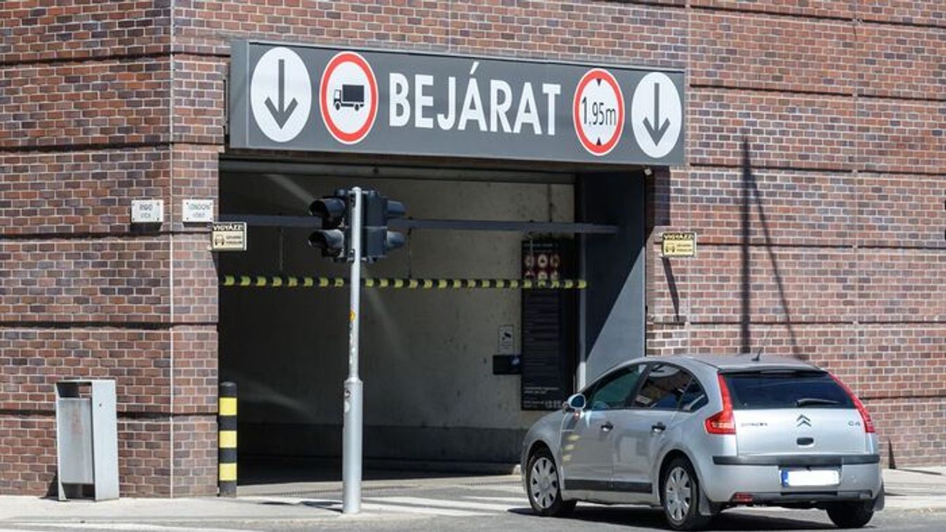 Megszűnik az ingyenes parkolás az Árkádban - mutatjuk, mikortól
